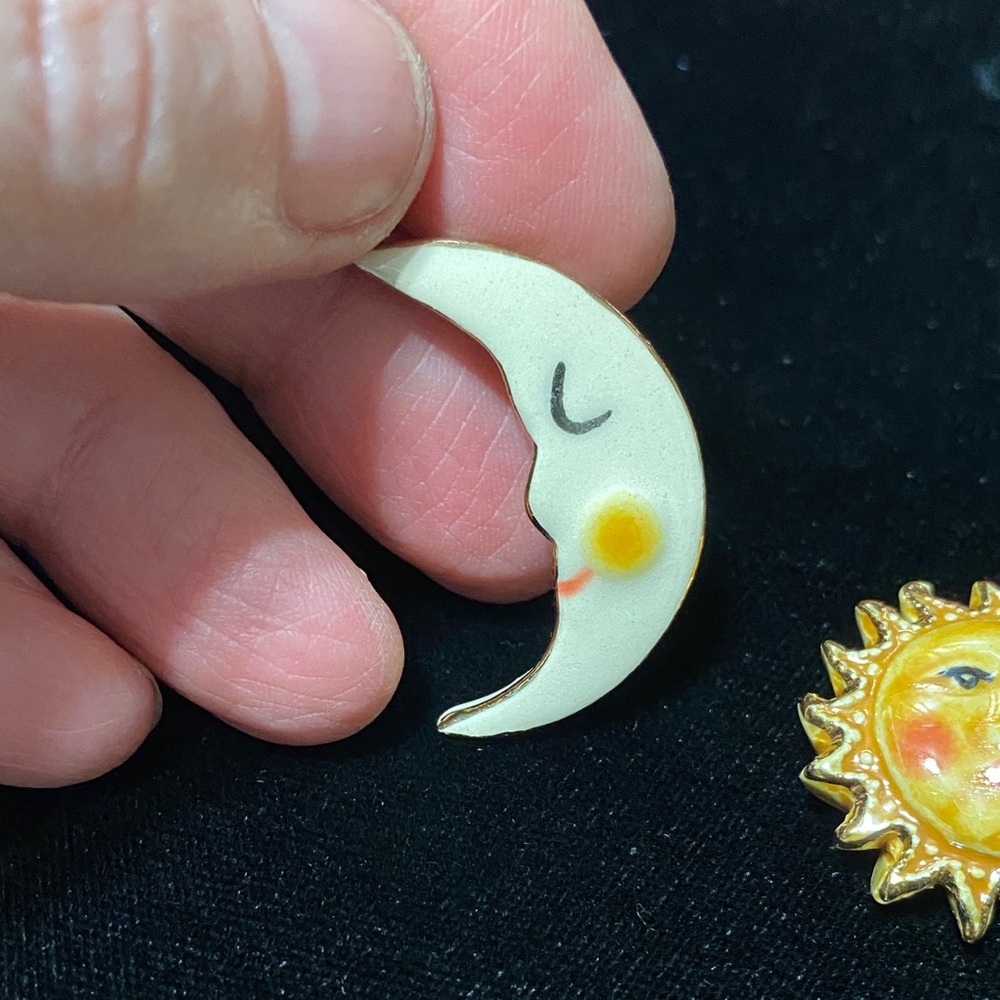 Vintage Sun and Moon ceramic Enamel Brooch pin set - Picture 8 of 14